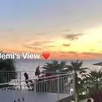 Kalemi's Beachside 호텔 3*
