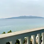 Kalemi's Beachside Hotel