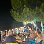 호텔 Kalemi's Beachside 3*