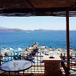호텔 Kalemi's Beachside Sarandë