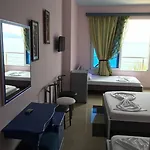 호텔 Kalemi's Beachside 3*