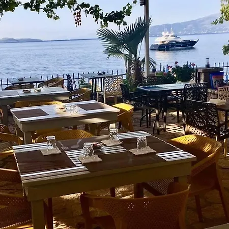 Kalemi's Beachside Hotel Saranda