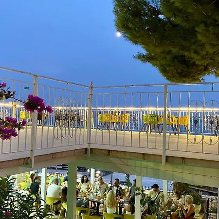 Kalemi's Beachside Hotel 3*