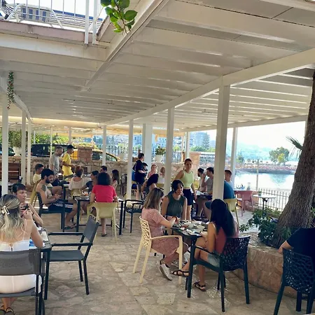 Hotel Kalemi's Beachside