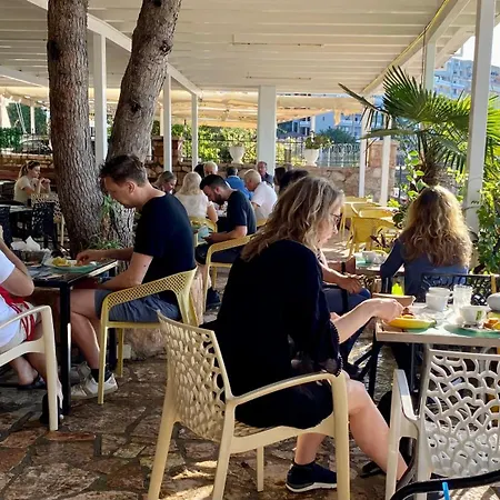 Kalemi's Beachside Hotel 3*