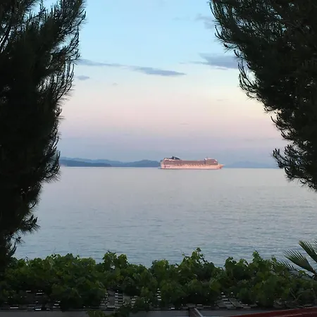 Hotel Kalemi's Beachside