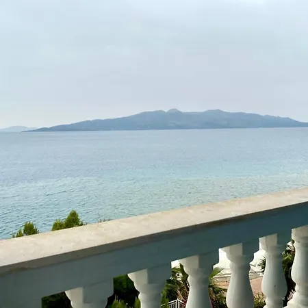 Kalemi's Beachside ホテル