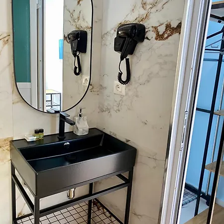 Kalemi's Beachside 3*