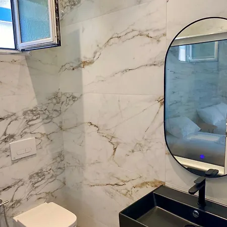 فندق Kalemi's Beachside