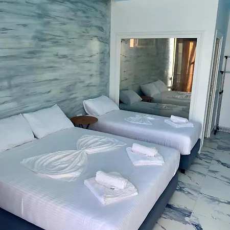 Kalemi's Beachside Отель 3*