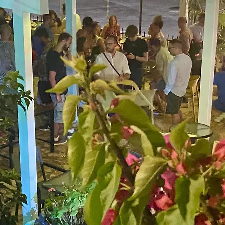 Kalemi's Beachside ホテル