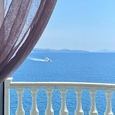 Kalemi's Beachside فندق