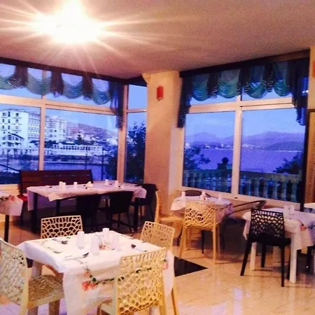 Kalemi's Beachside فندق