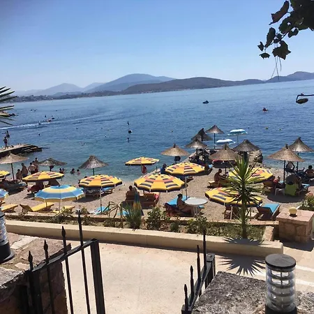 Kalemi's Beachside ساراندا