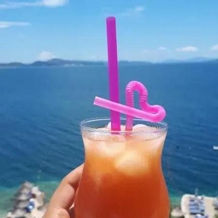 فندق Kalemi's Beachside