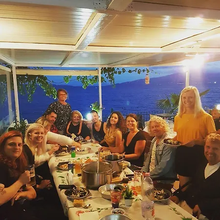 Kalemi's Beachside 3* ساراندا