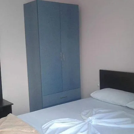 Kalemi's Beachside ساراندا