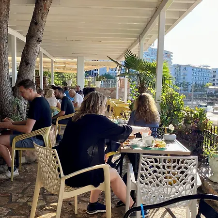 Kalemi's Beachside 3* ساراندا