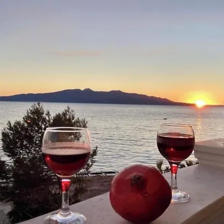 Kalemi's Beachside 3* Sarandë