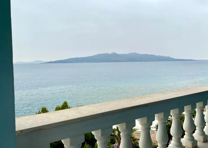 Kalemi's Beachside Hotel