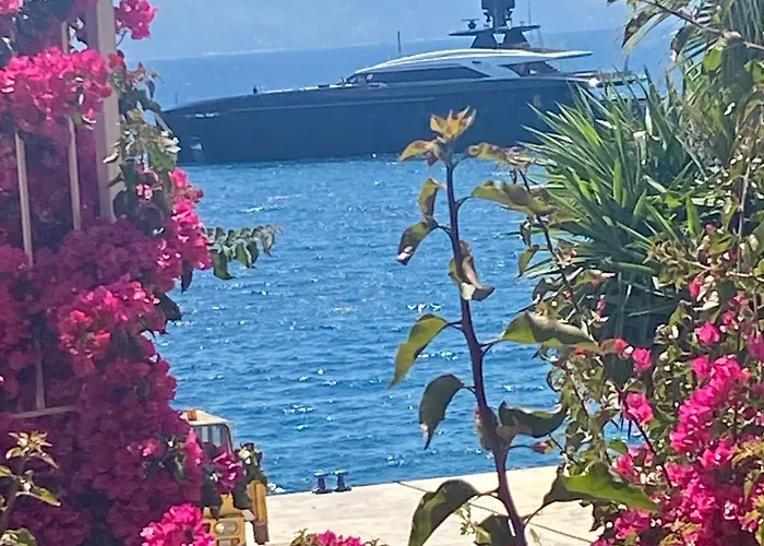 Kalemi's Beachside Hotel