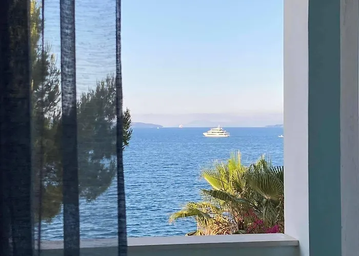 Kalemi's Beachside Hotel Sarande