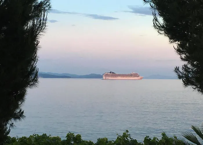 Hotel Kalemi's Beachside