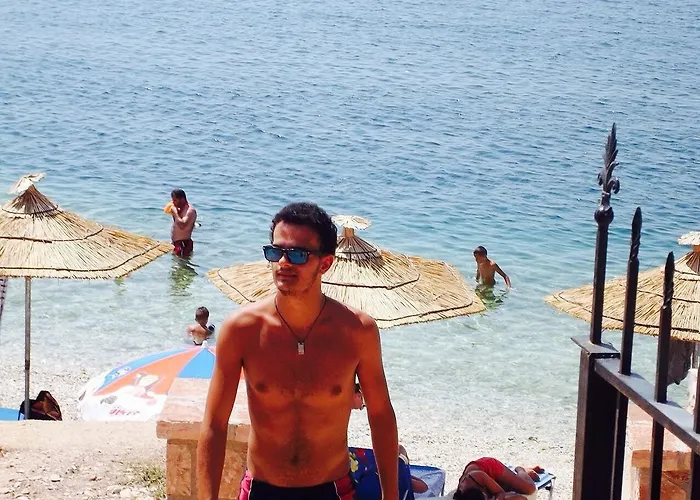 Hotel Kalemi's Beachside